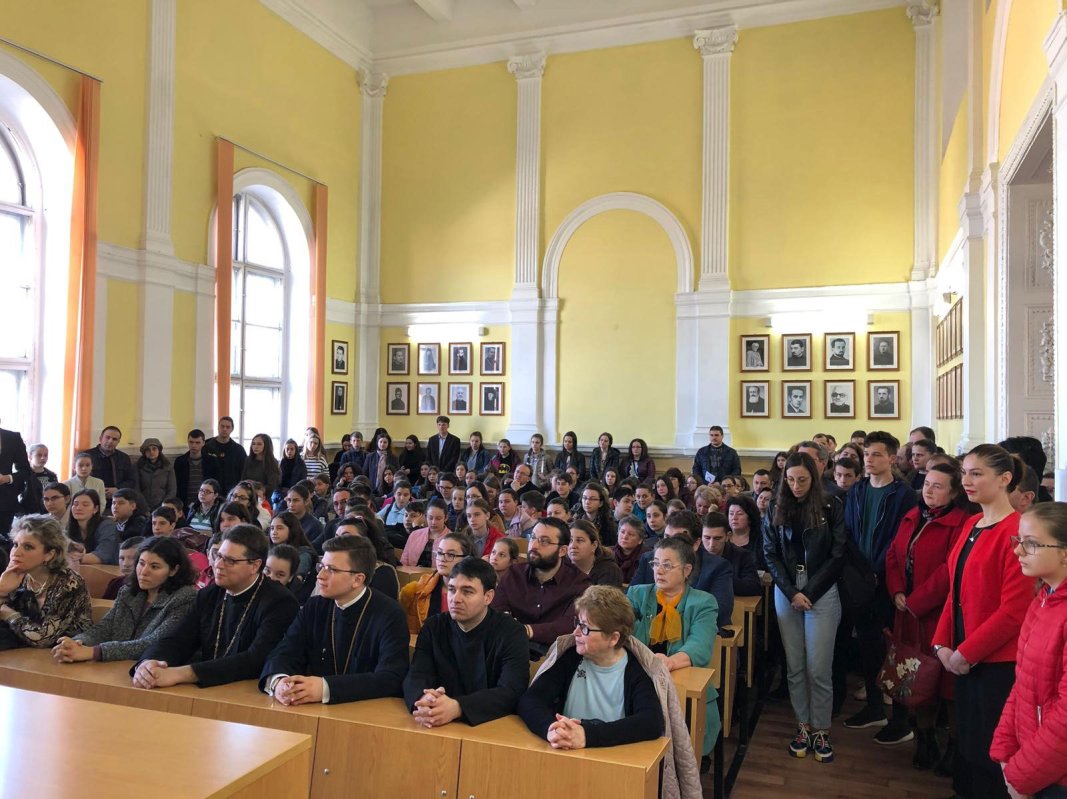 Sute de elevi la olimpiada de religie, etapa județeană 113693