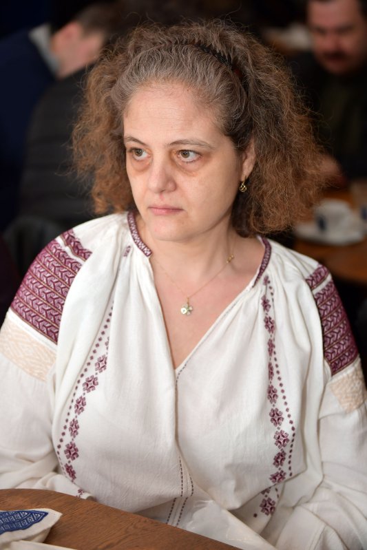 Cusătoarele de ii de la șezătoarea dintr-o cafenea 113578