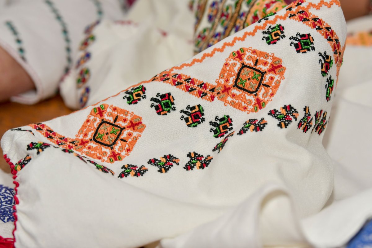 Cusătoarele de ii de la șezătoarea dintr-o cafenea 113579