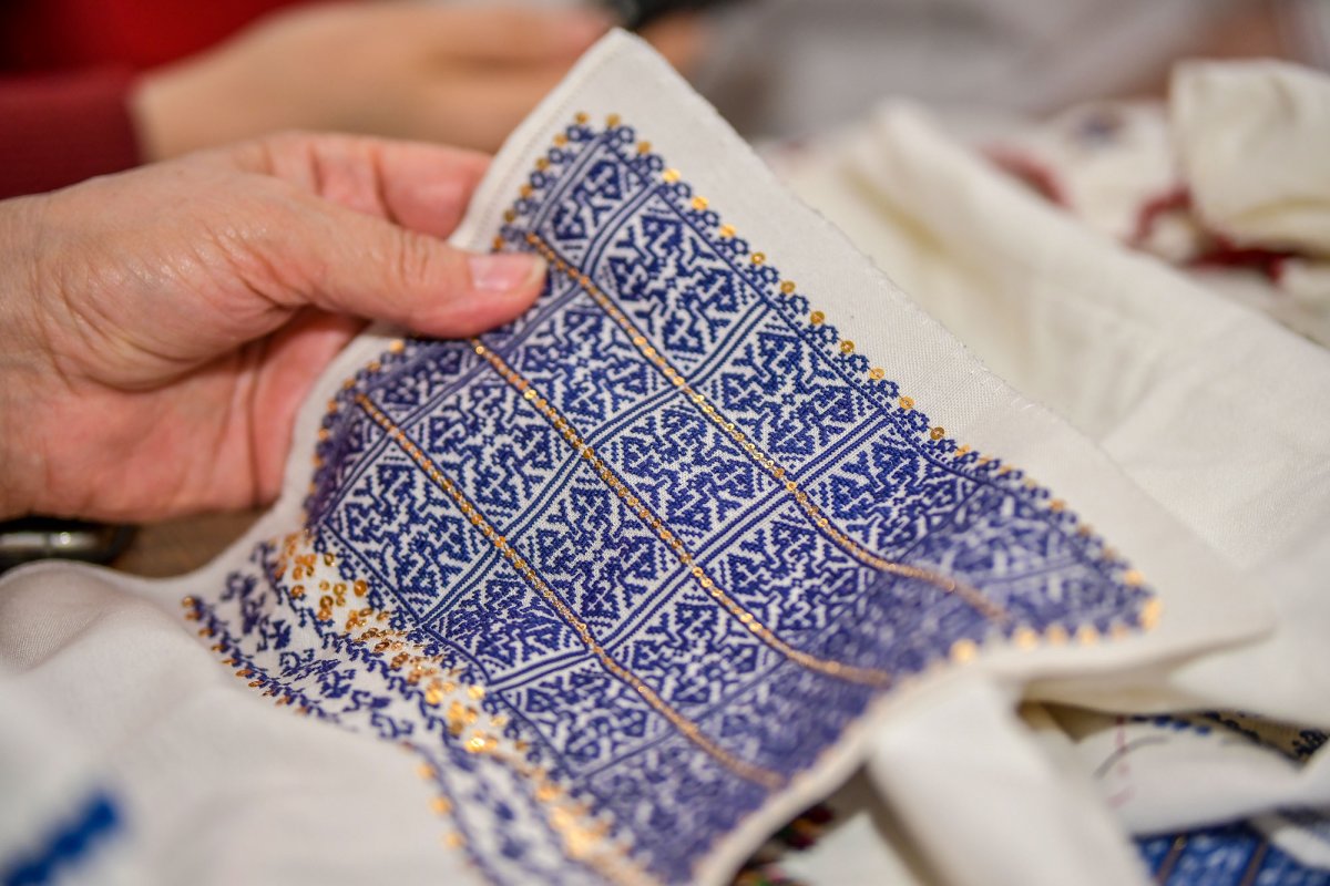 Cusătoarele de ii de la șezătoarea dintr-o cafenea 113580