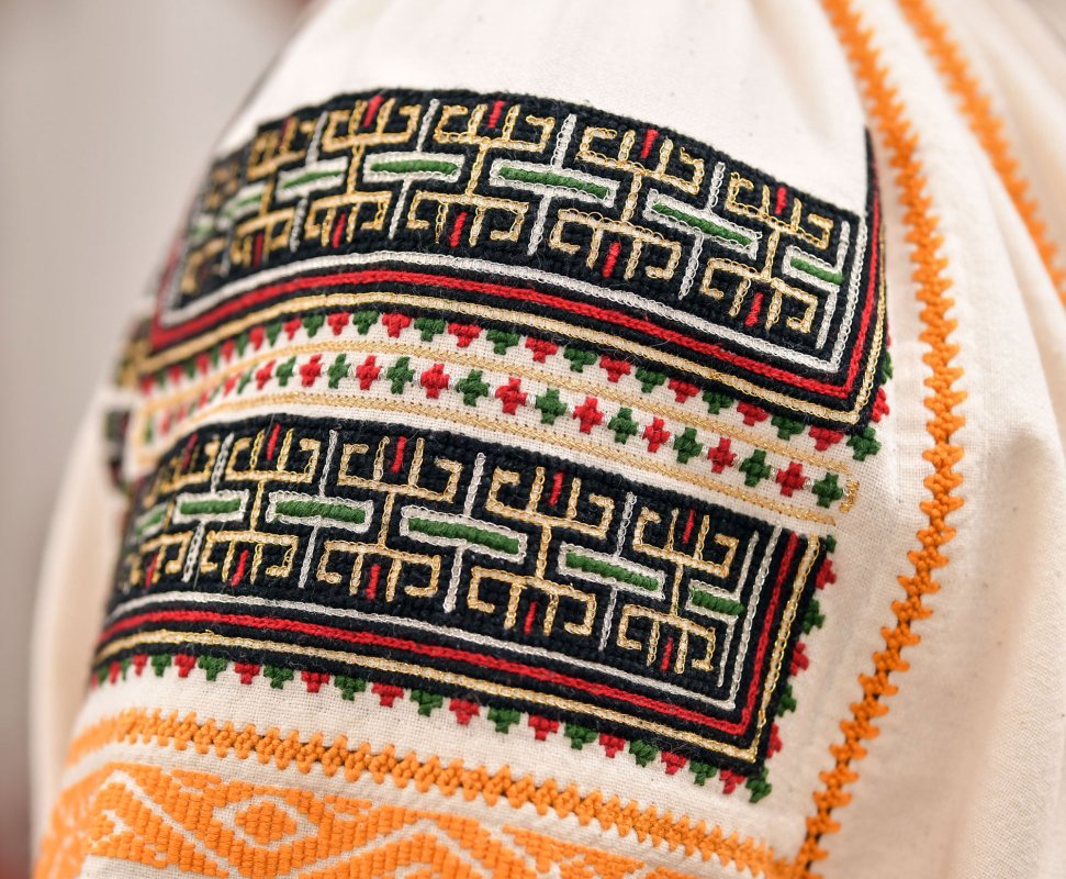 Cusătoarele de ii de la șezătoarea dintr-o cafenea 113581