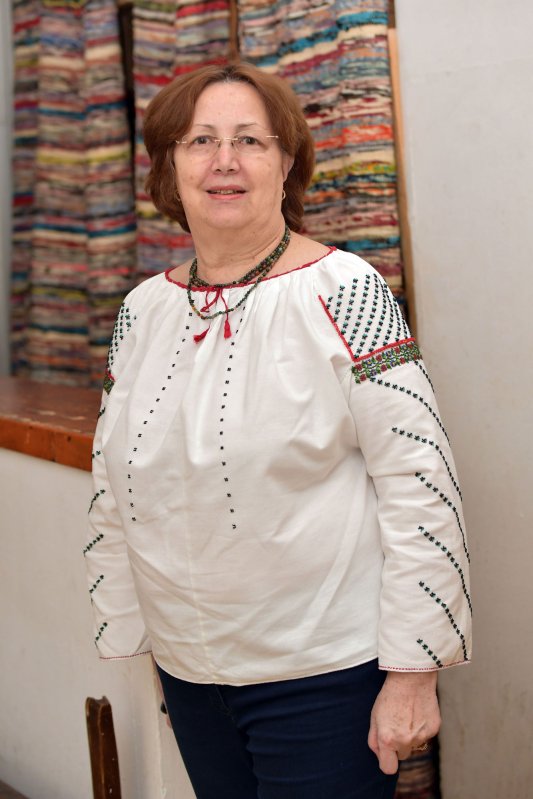 Cusătoarele de ii de la șezătoarea dintr-o cafenea 113584