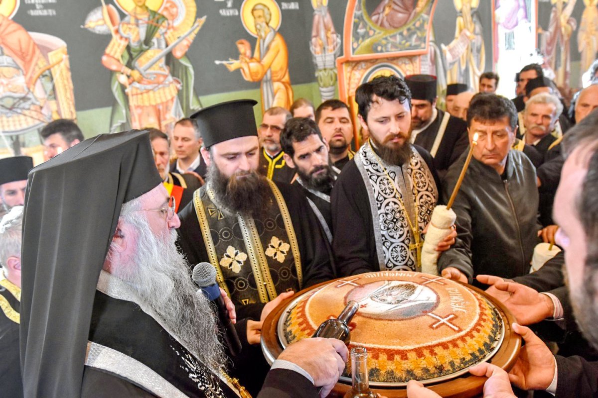Patriarhul Justinian pomenit la Mănăstirea Suieşti 113644