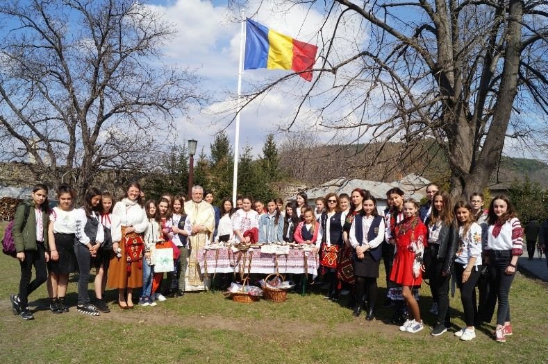 Sărbătoare la Biserica „Buna Vestire” din Târgu Ocna 113589