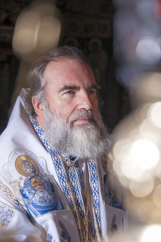 Un astfel de arhiereu se cuvenea să aveţi! 113574