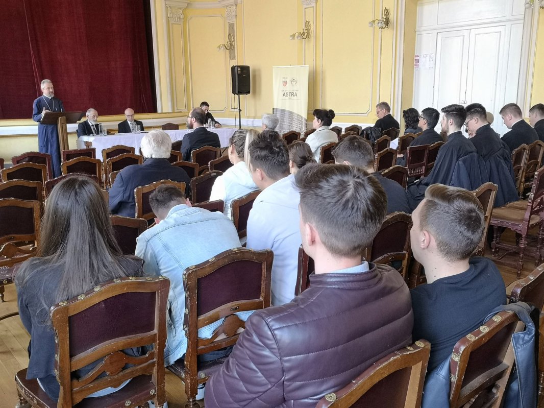 Patriarhul Miron (Elie) Cristea, evocat la Biblioteca Județeană ASTRA Sibiu 113478