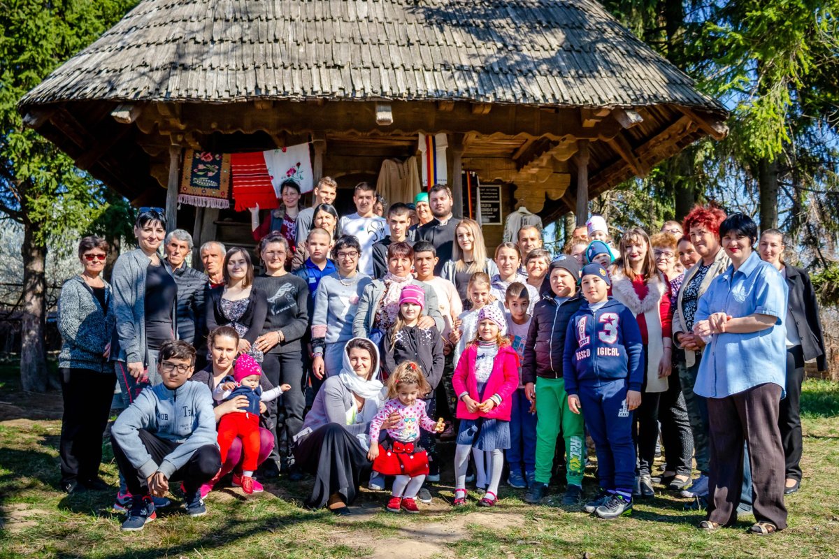 Activităţi cu tinerii în parohia gorjeană Budieni 113424