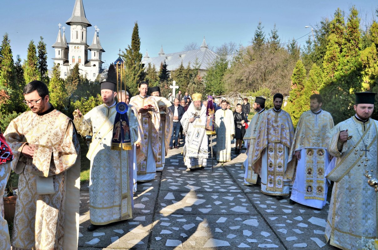 Slujiri arhierești în Duminica a treia din Postul Mare 113402