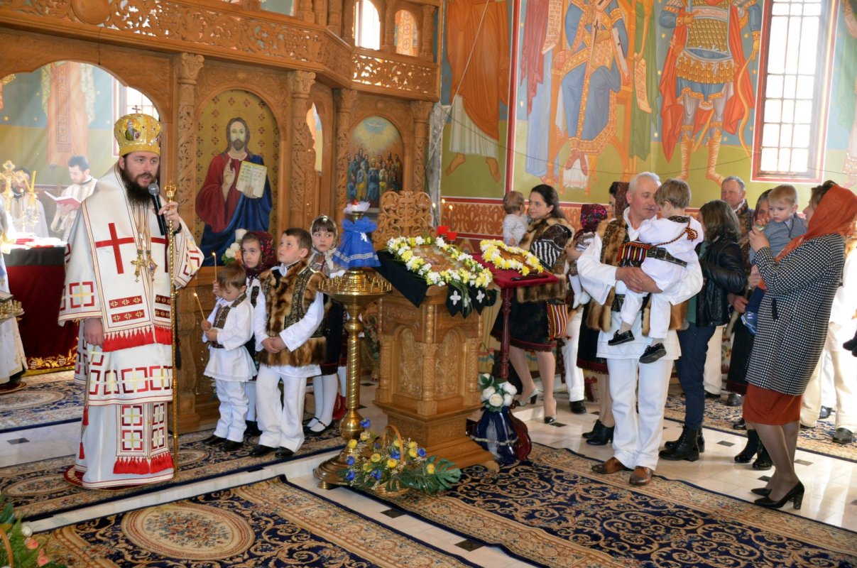 „Dumnezeu este Cel care pune umărul la ridicarea crucii noastre” 113288