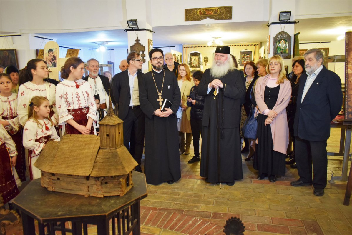 Expoziția de artă vizuală „La răscrucea satului – lumini străpunse”, la Timișoara 113326