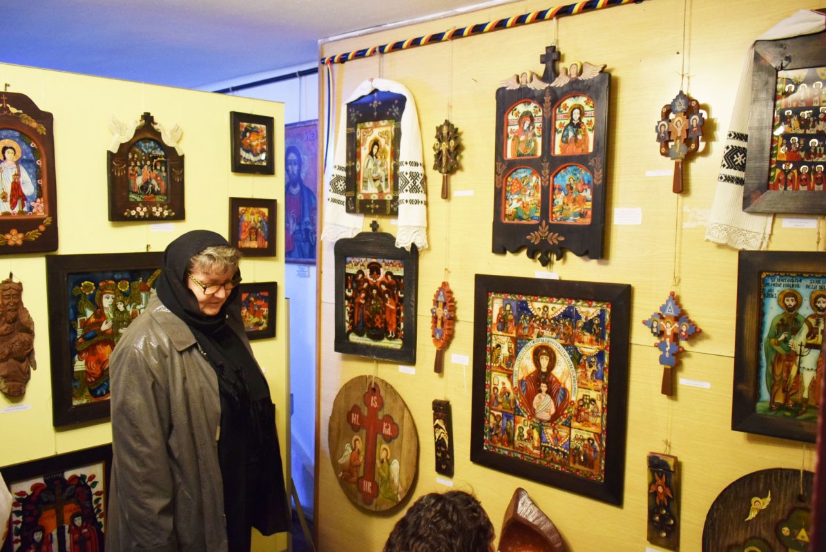 Expoziția de artă vizuală „La răscrucea satului – lumini străpunse”, la Timișoara 113327