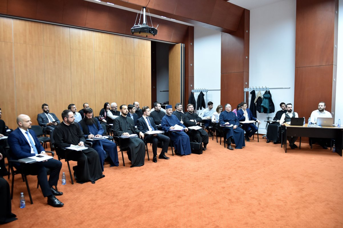 Întâlnire consultativă privind activităţile cu tinerii 113306