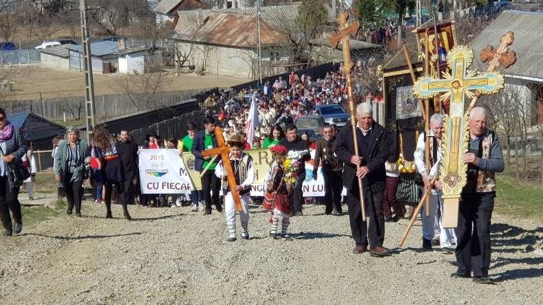 Procesiuni în cinstea Sfintei Cruci în protopopiatele Bacău şi Roman 113284