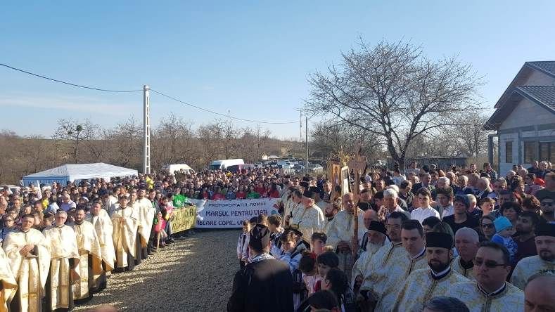 Procesiuni în cinstea Sfintei Cruci în protopopiatele Bacău şi Roman 113285