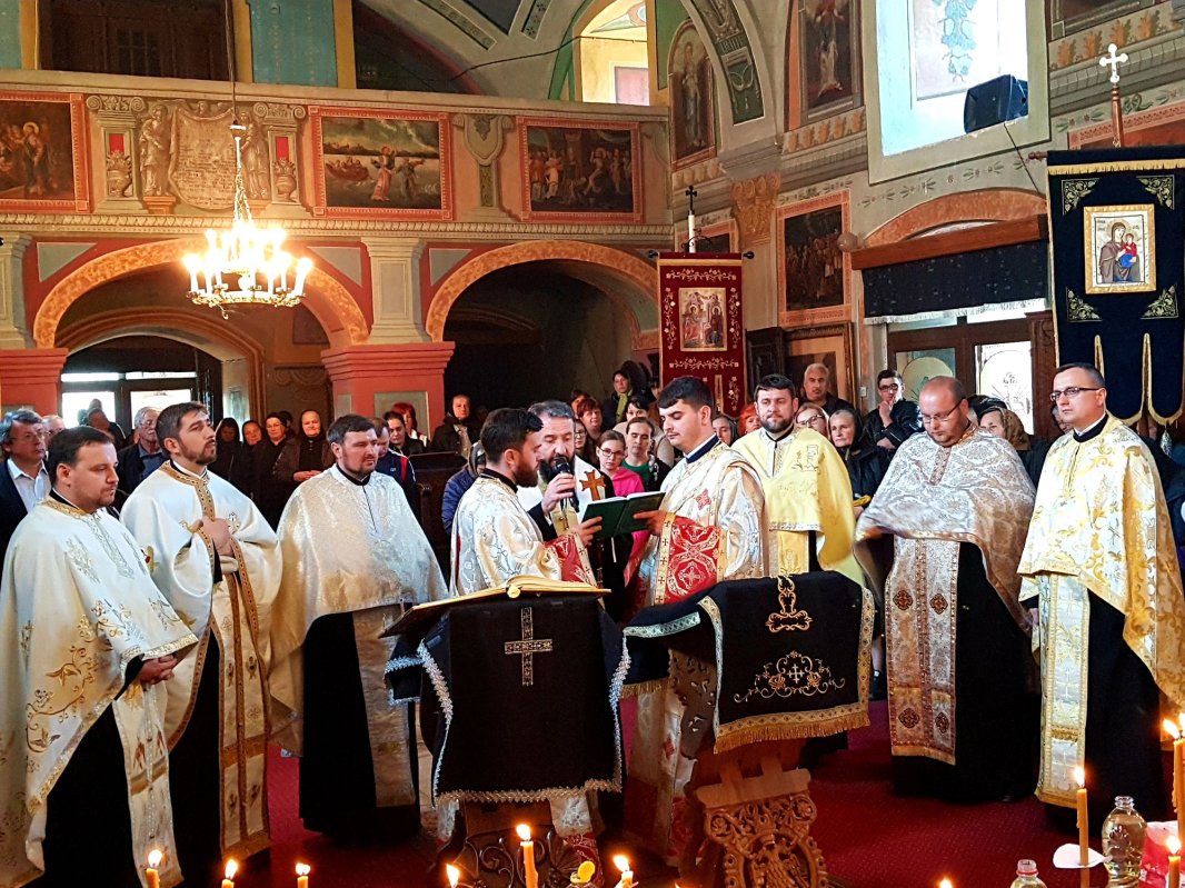 Taina Sfântului Maslu în Parohia Domașnea, Băile Herculane 113335