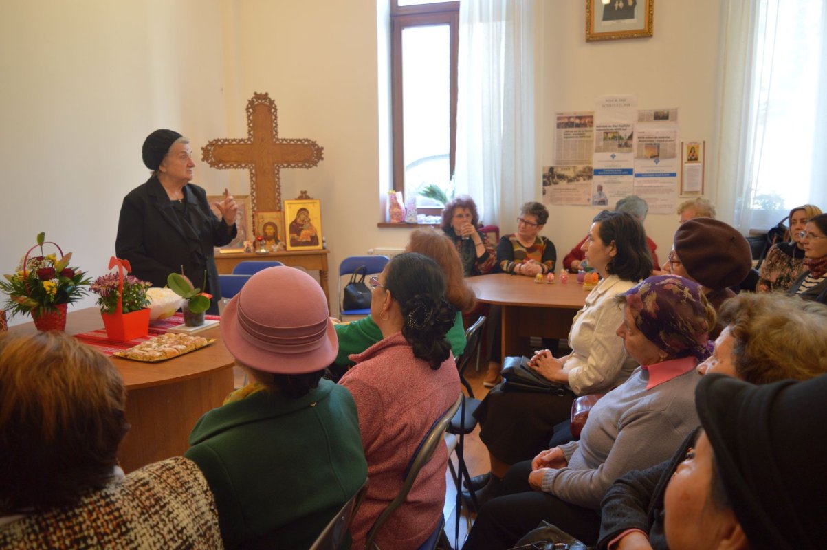 „Elogiu satului tradiţional românesc”, conferinţă susţinută de etnograful Angela Olariu 113156