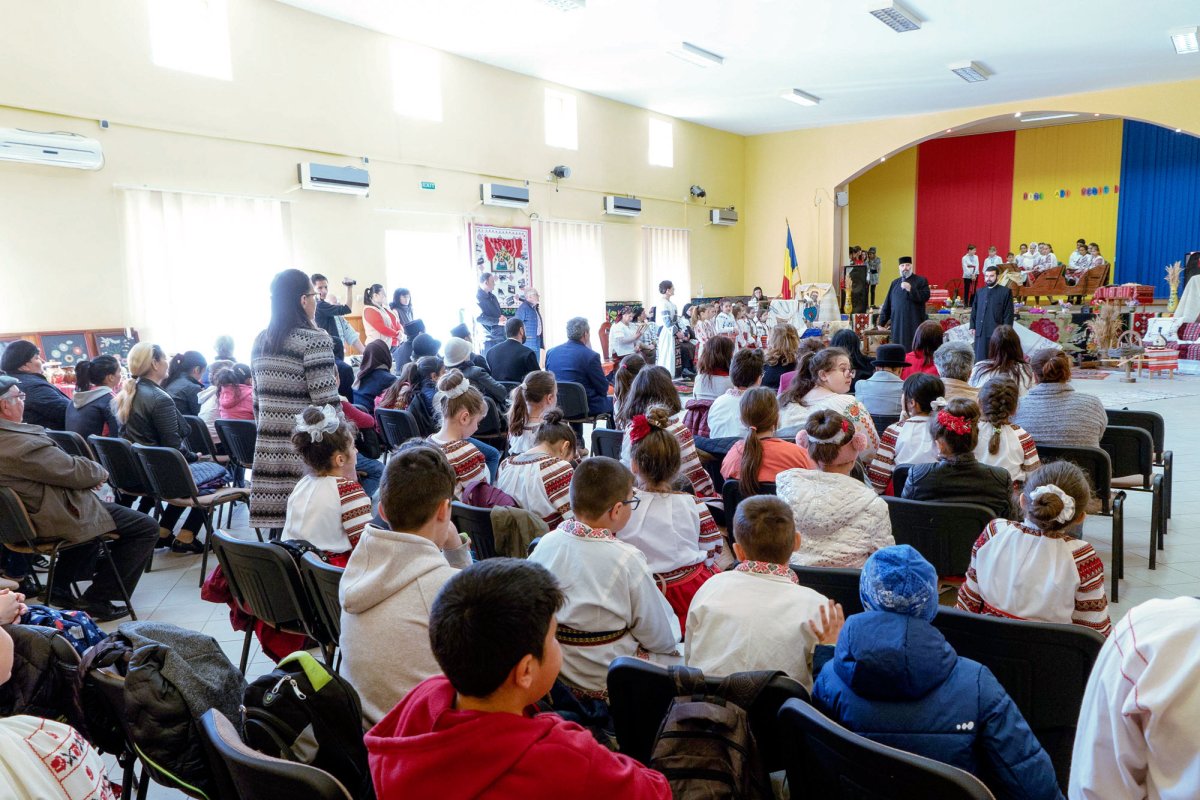 Tradiţii şi obiceiuri în satul Movila Miresii 113183