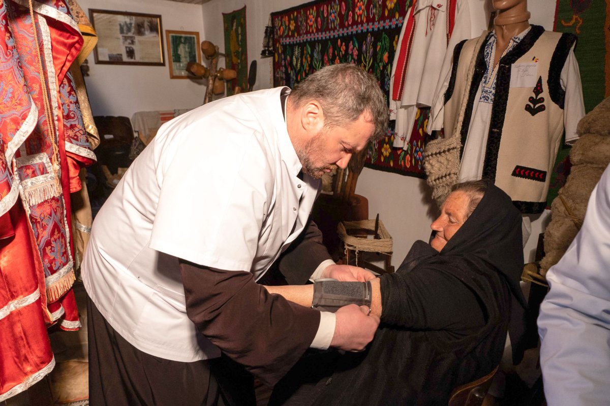 Acțiuni filantropice în satul gălățean Fundeanu 113061