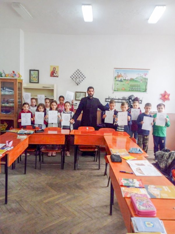 Activitate catehetică la Zătreni, Vâlcea 113131