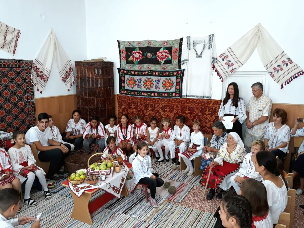 Meșteșugurile, o șansă pentru elevii din Câmpia Română 113073