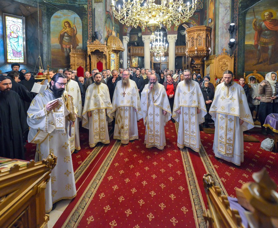 Binecuvântare la o lavră monahală de tradiție din Capitală 112983