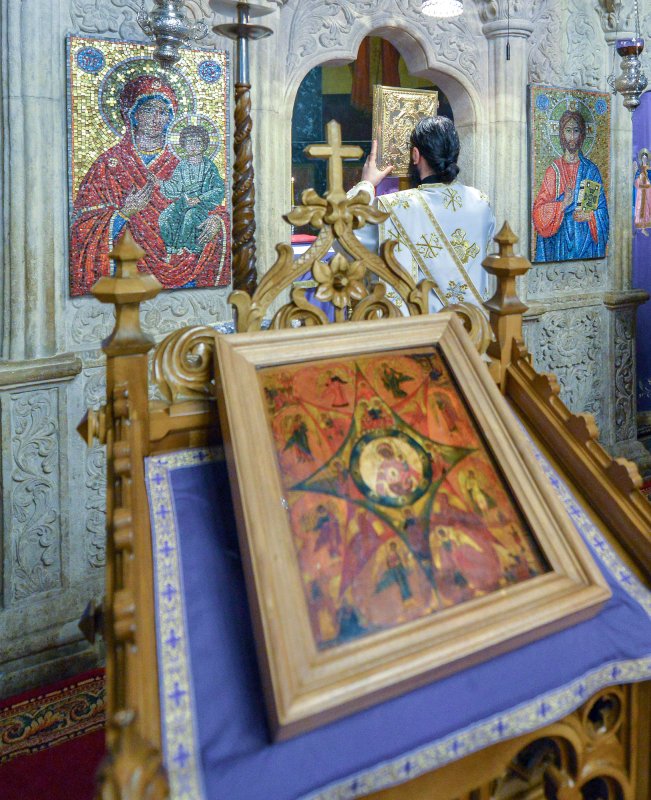 Binecuvântare la o lavră monahală de tradiție din Capitală 112984