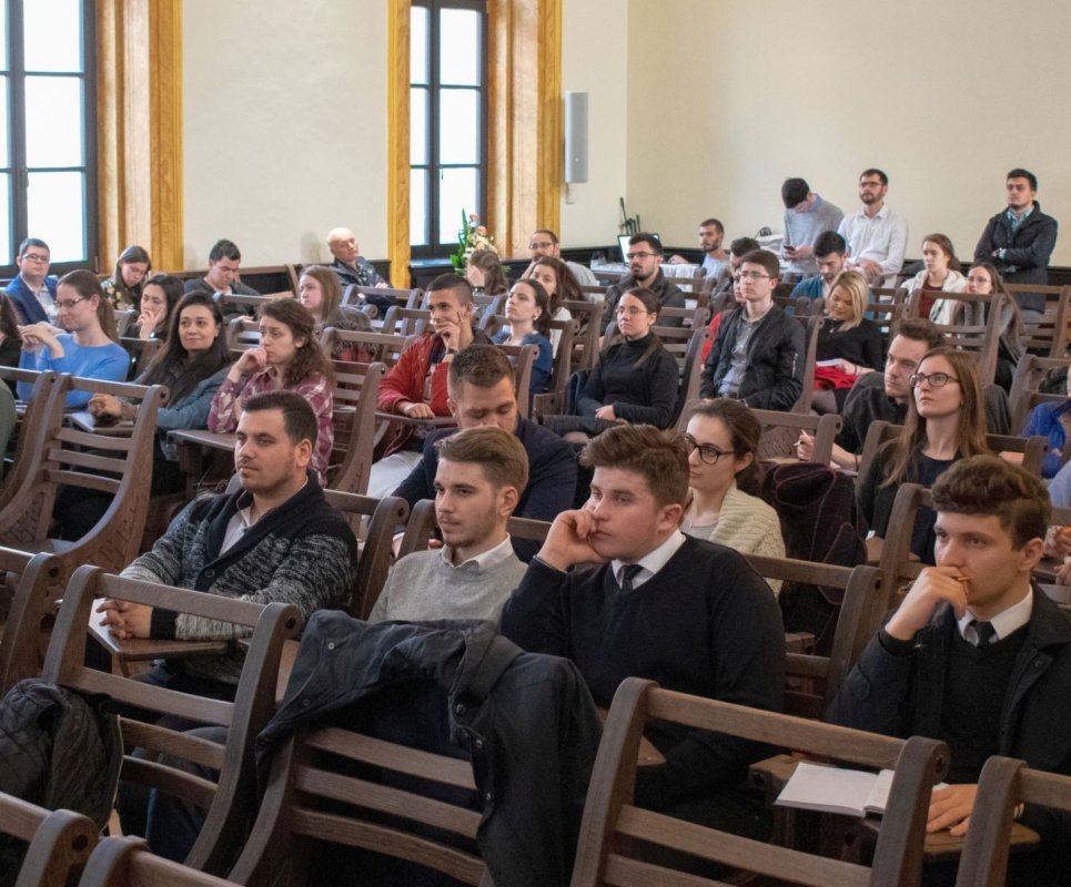 „Mitic şi mistic în medicină” 112976