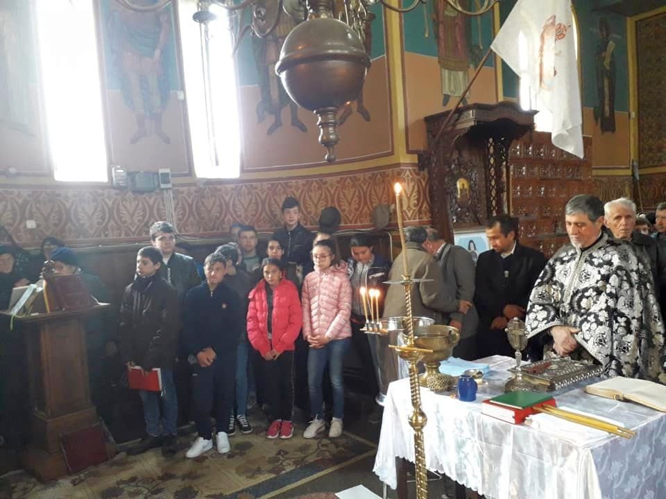 Oră de religie în biserica Parohiei Bălcuţa, Protoieria Sascut 112979