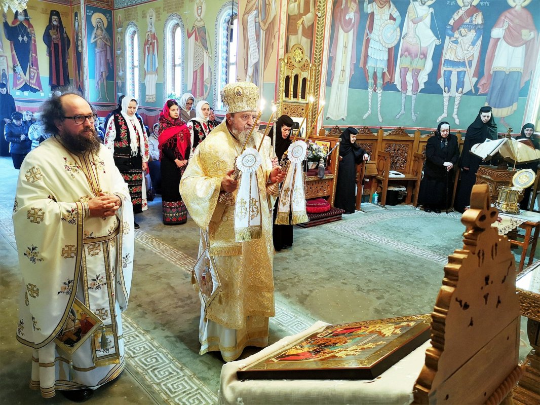 Slujiri arhierești în Duminica a patra din Postul Sfintelor Paști 112921