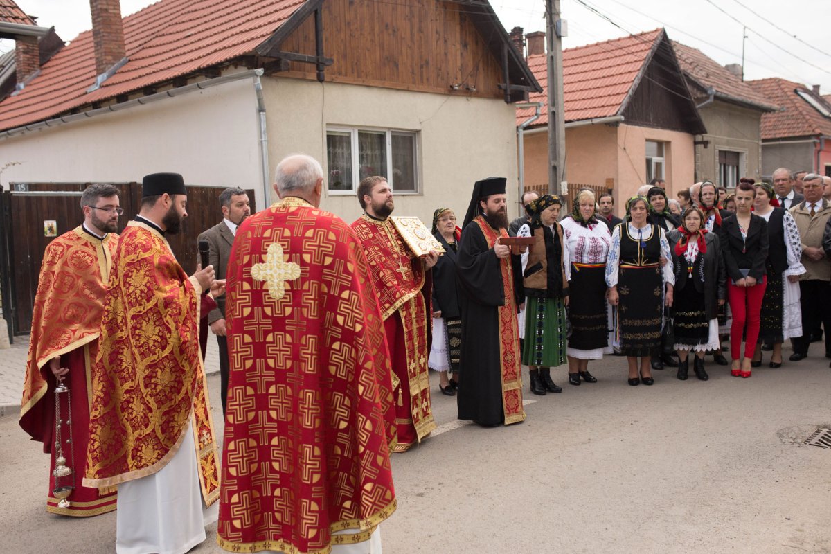 Un fragment din moaștele Sfântului Ierarh Nicolae a fost adus și depus definitiv, spre închinare, în Catedrala Moților din Huedin 112938
