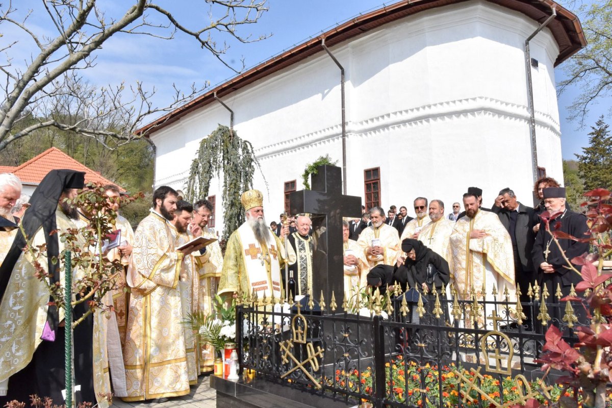 Un părinte rugător și slujitor jertfelnic 112940