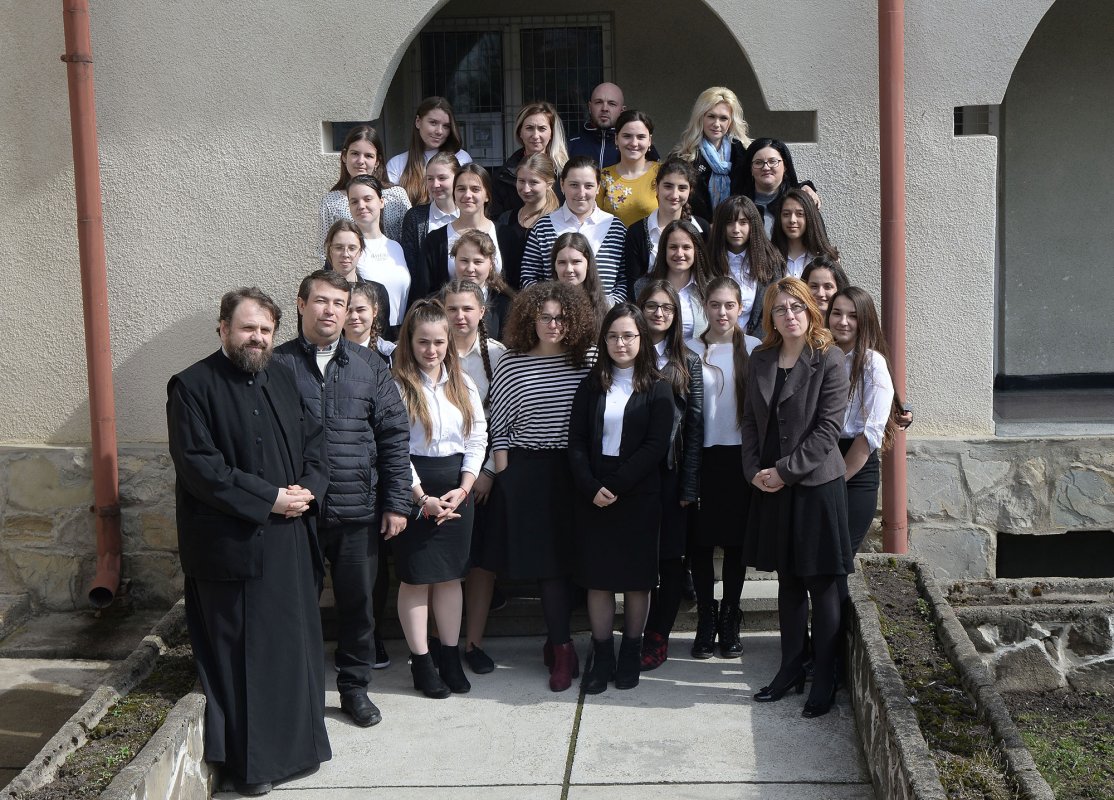 Un loc unde educaţia se împleteşte cu rugăciunea 112822