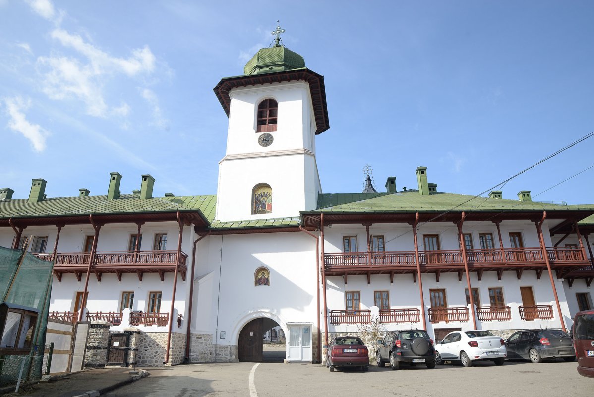 Un loc unde educaţia se împleteşte cu rugăciunea 112825