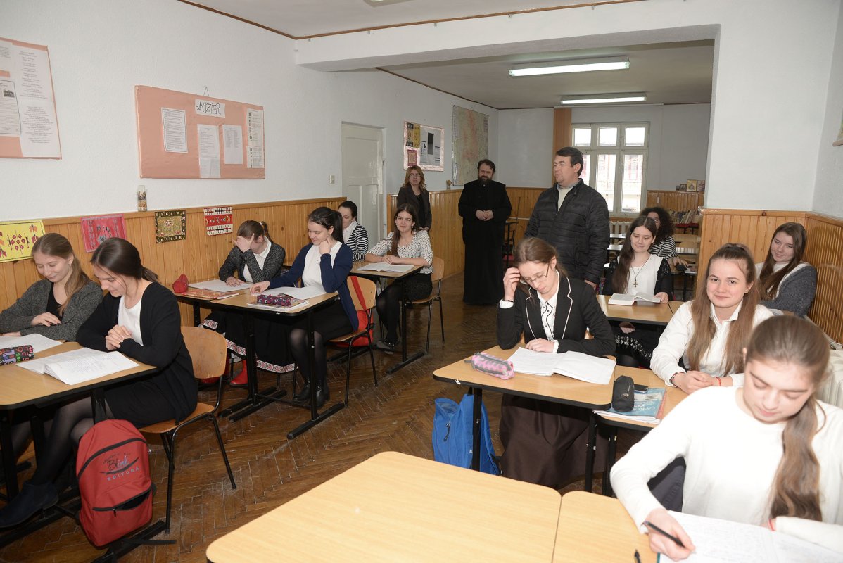 Un loc unde educaţia se împleteşte cu rugăciunea 112827