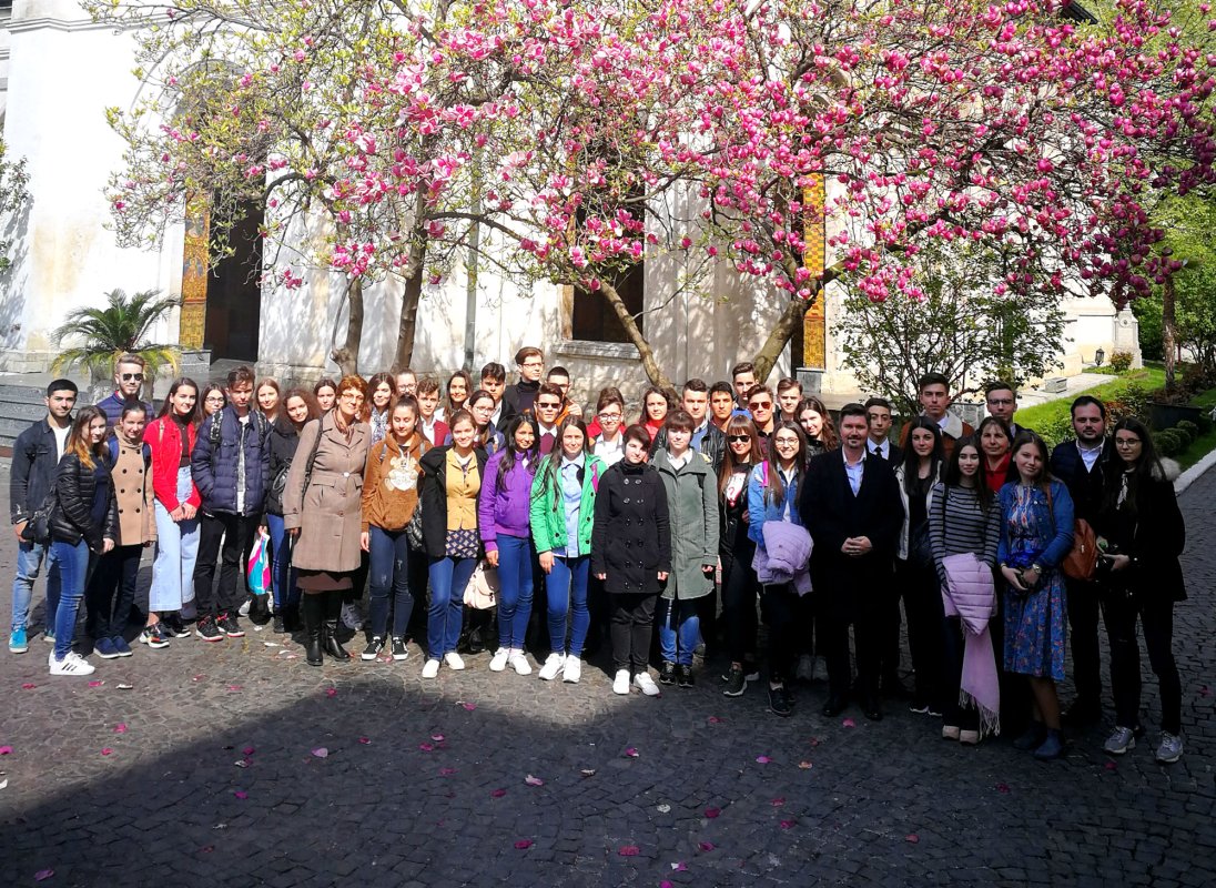 Vizită culturală în București pentru elevi premianți 112836