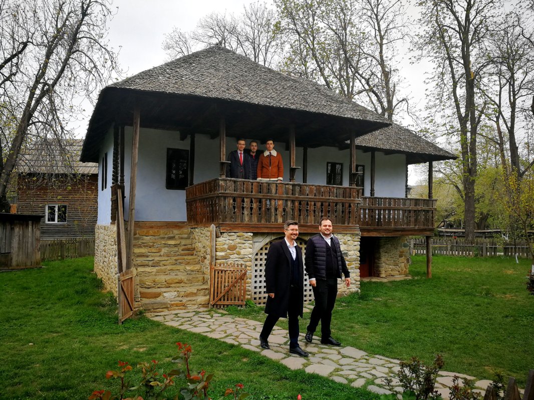 Vizită culturală în București pentru elevi premianți 112837