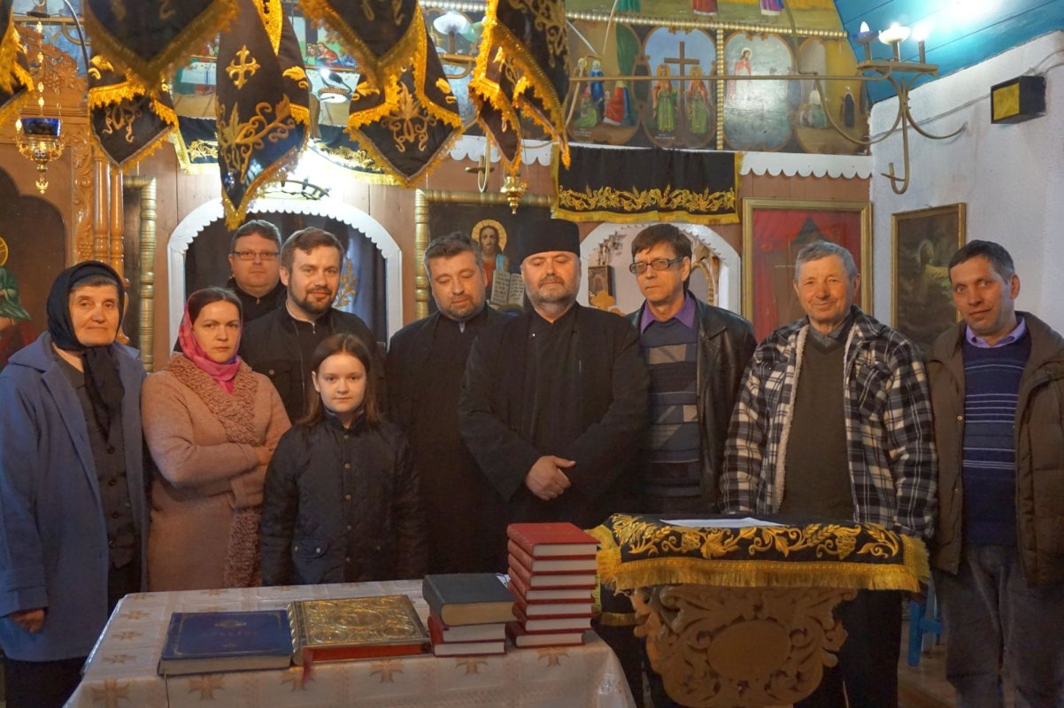 Cateheză la Străteni: „Locul şi rolul Sfintei Scripturi în casa creştinului” 112732