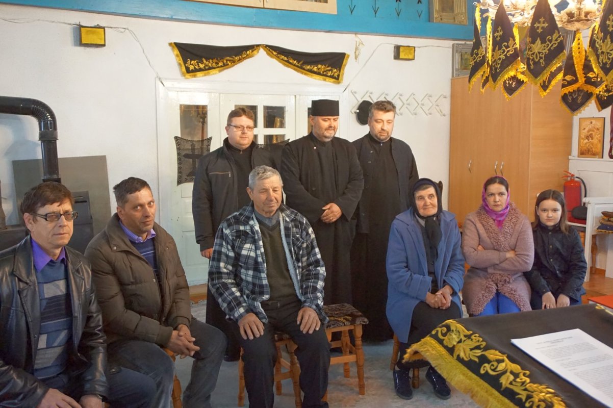 Cateheză la Străteni: „Locul şi rolul Sfintei Scripturi în casa creştinului” 112733