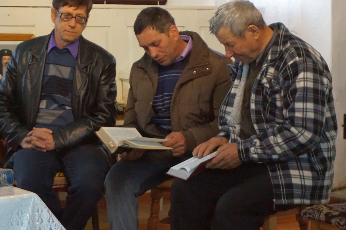 Cateheză la Străteni: „Locul şi rolul Sfintei Scripturi în casa creştinului” 112734