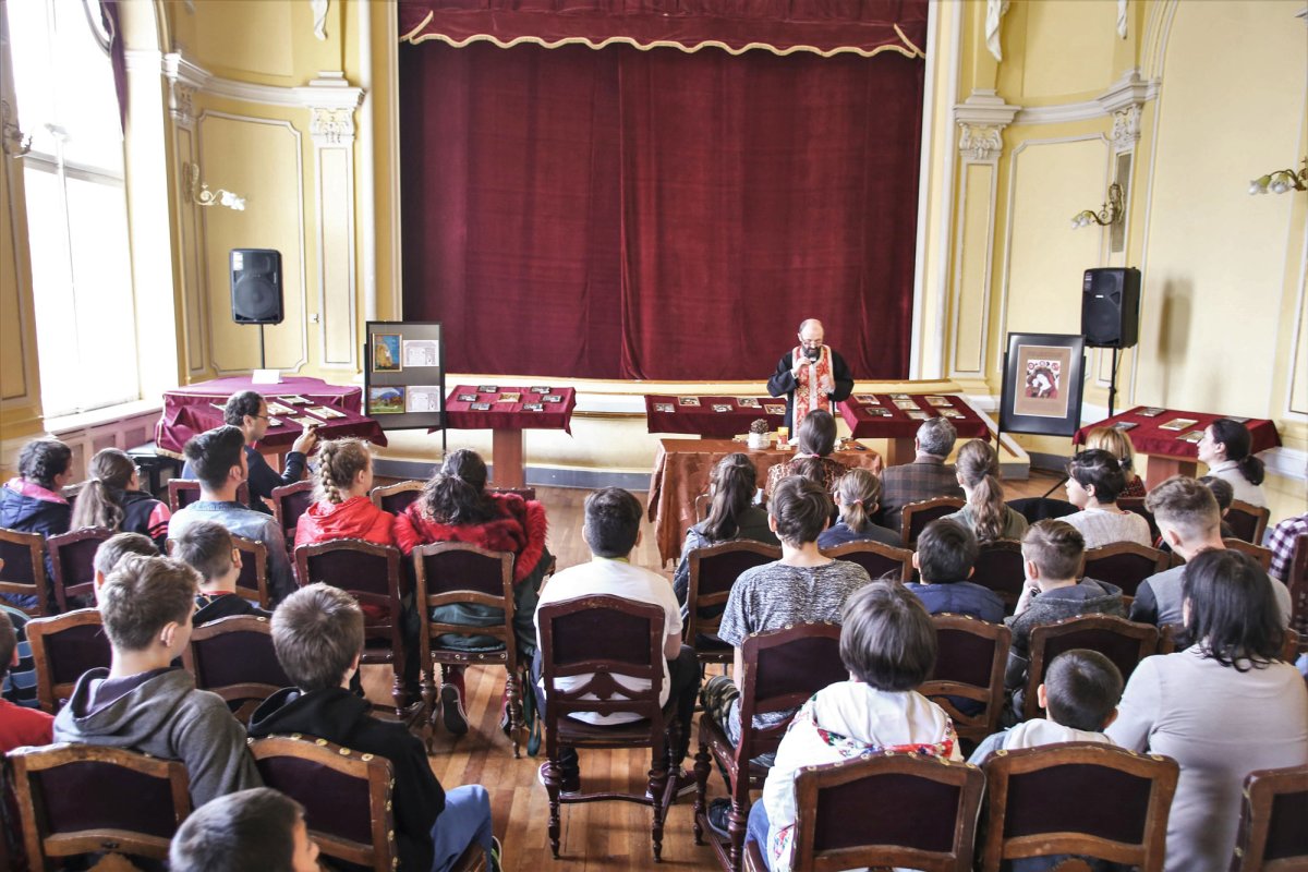 Expoziție de icoane pictate de elevii din Sibiu 112777