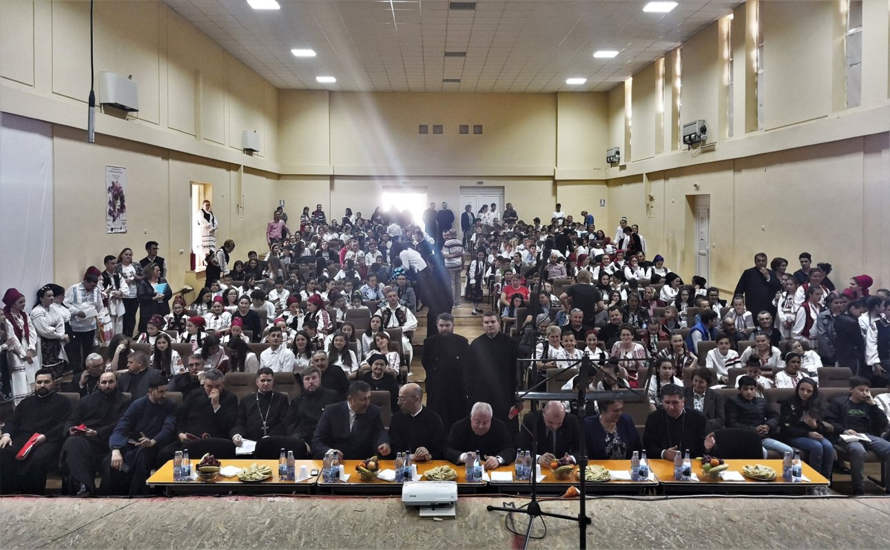 Festival de pricesne „La Umbra Crucii Tale” în Protopopiatul Tinca, ediția a IV-a 112715