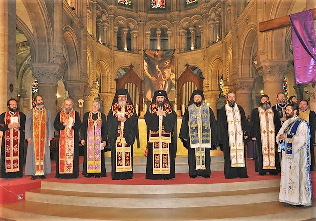 Preasfințitul Episcop Petroniu a slujit la Paris 112718