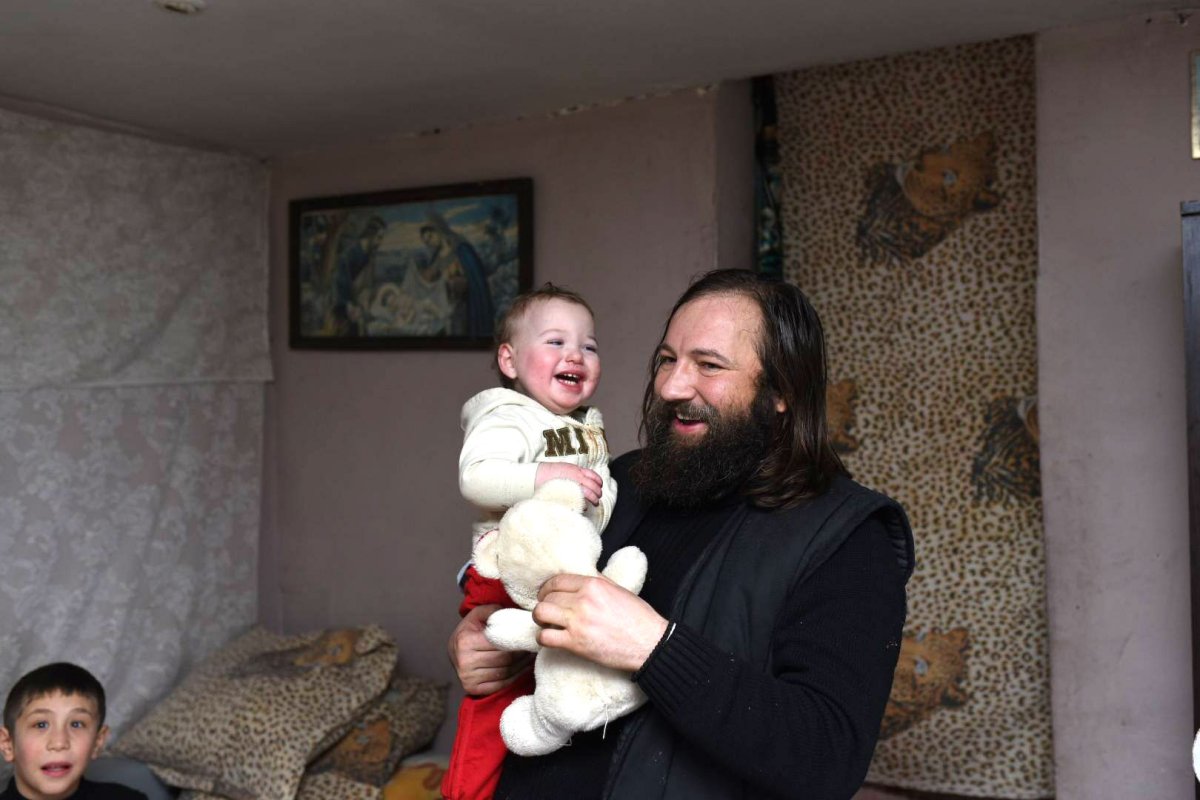 Patru mii de copii îşi aşteaptă îngerii păzitori  112634