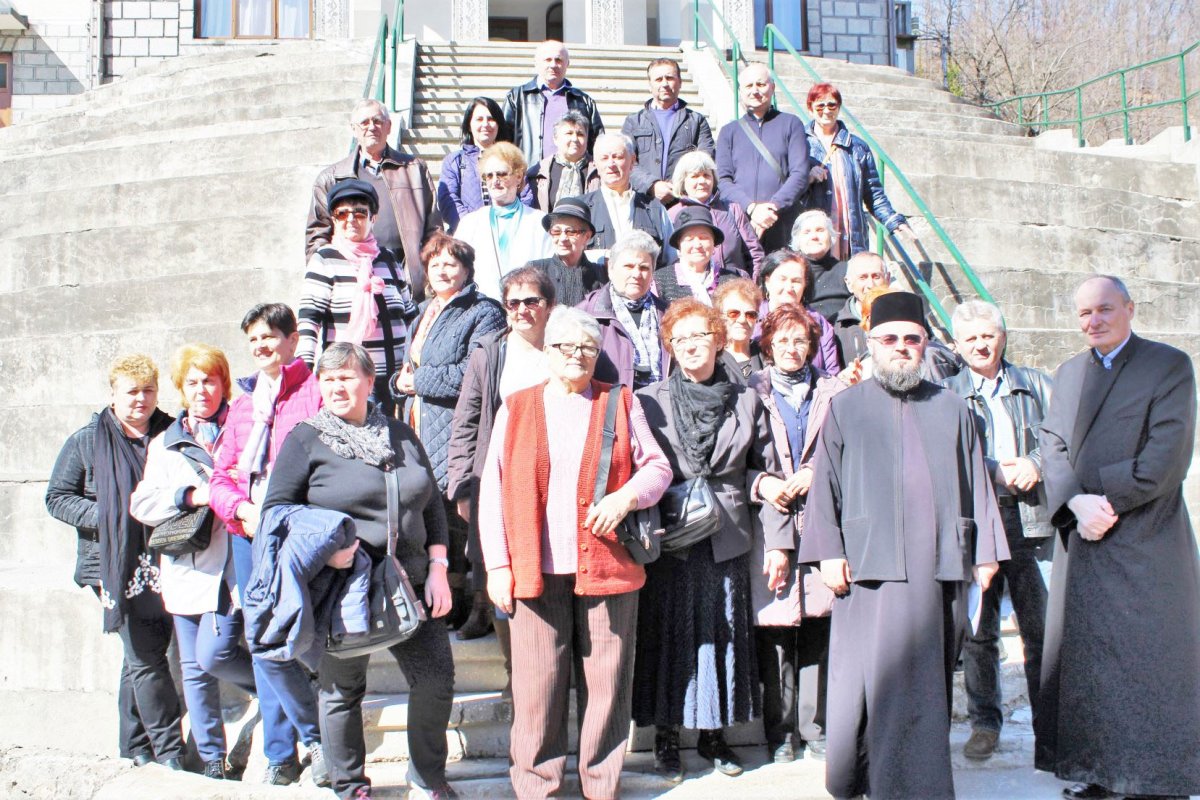 Pelerinaj la biserici și mănăstiri din Țara Lăpușului 112645