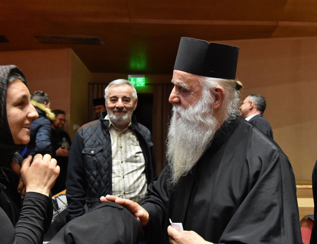 Să trăim credința prin chiar faptele ei! 112595