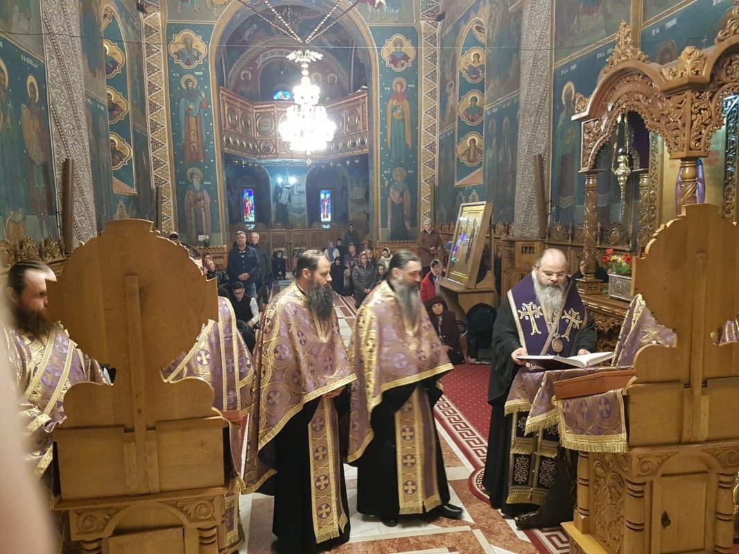 Denia Acatistului Bunei Vestiri, la catedrala din Huşi 112533