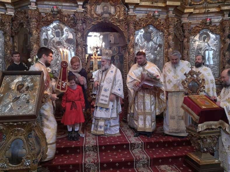 Liturghie arhierească la Catedrala Arhiepiscopală din Roman 112531