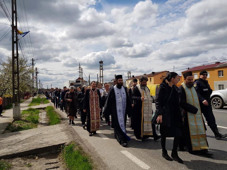 „Pelerinajul tinerilor pe jos de la Iclod la Mănăstirea Nicula”, ediția a IX-a 112571