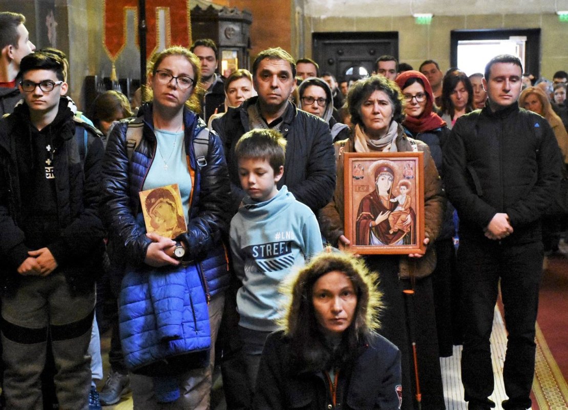 „Pelerinajul tinerilor pe jos de la Iclod la Mănăstirea Nicula”, ediția a IX-a 112573