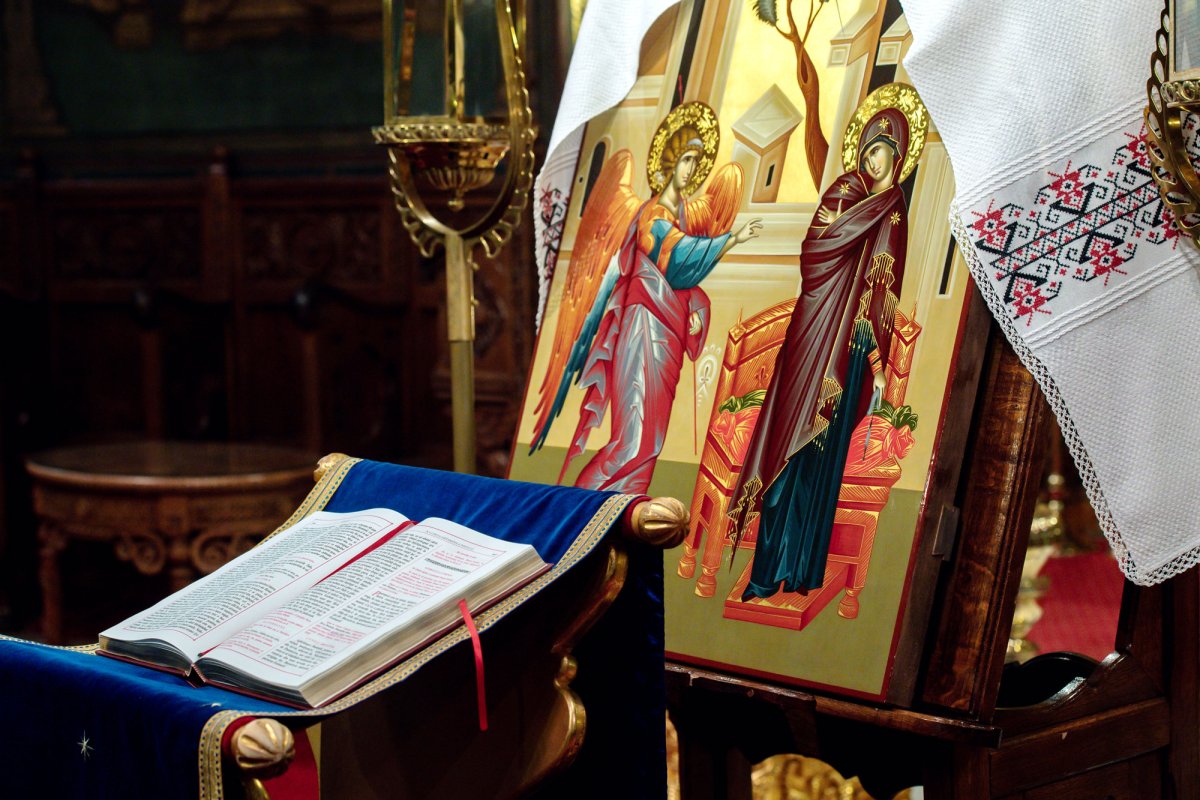 Prinos de rugăciune adus Maicii Domnului 112549